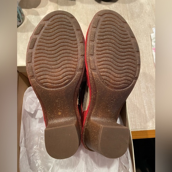 New Clarks, red chunky heel sandals, size 9 , never worn in a box - Picture 4 of 6